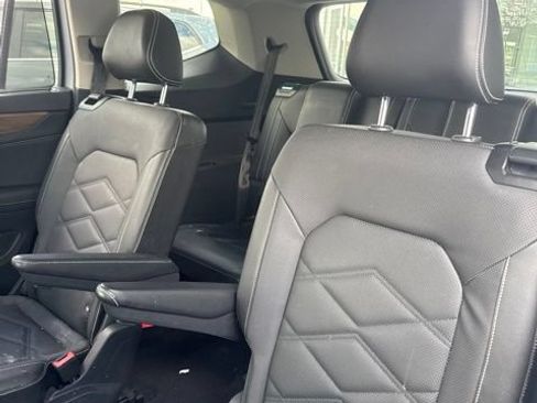 Used 2024 Volkswagen Atlas SE w/ Black Wheel Package AWD/4WD image 16