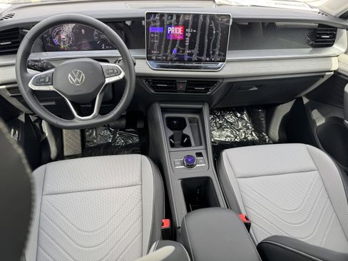 New 2025 Volkswagen Tiguan SE image 13