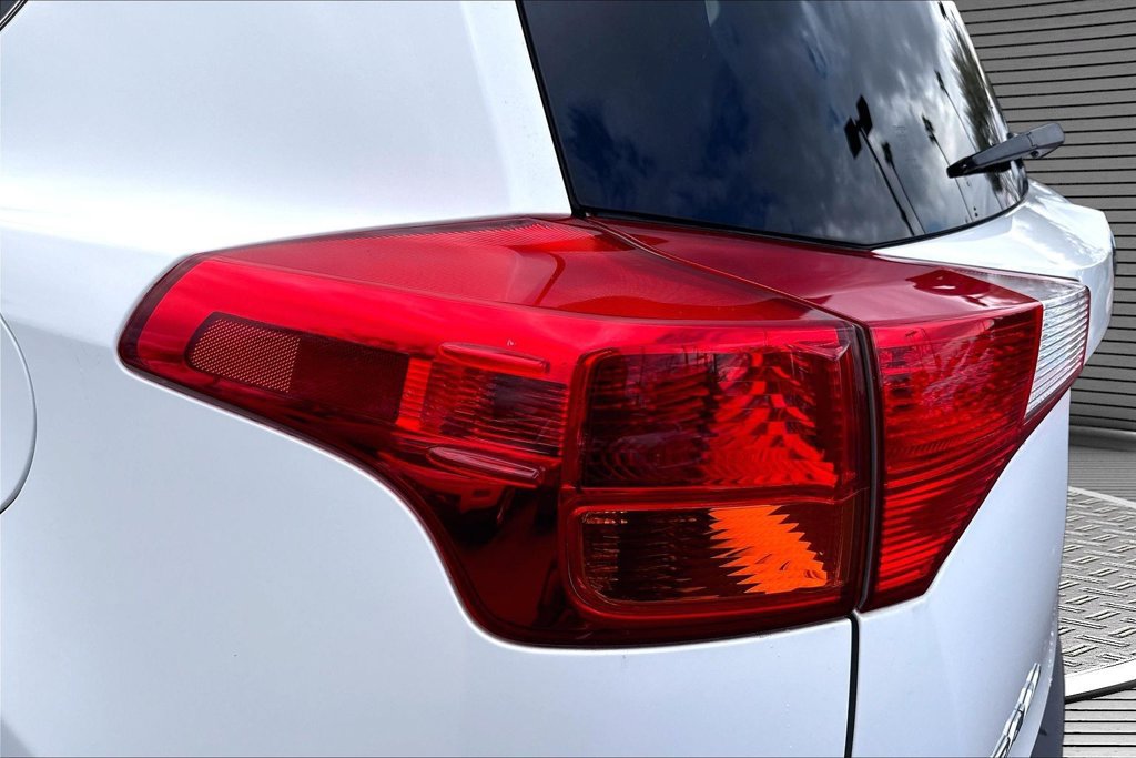 Used 2013 Toyota RAV4 LE FWD image 32