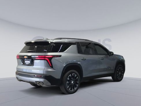 New 2026 Chevrolet Traverse LT w/ Sun and Wheel Package FWD image 11