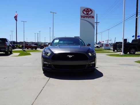 Used 2017 Ford Mustang Premium image 4