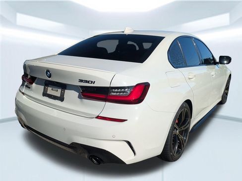 Used 2022 BMW 330i Sedan w/ M Sport Package RWD image 2