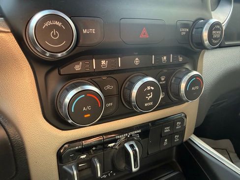 Used 2022 RAM 1500 Laramie AWD/4WD image 15