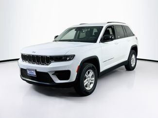 Used 2023 Jeep Grand Cherokee Laredo AWD/4WD video 1