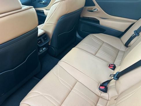 New 2025 Lexus ES 350 Luxury image 9