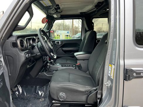 Used 2018 Jeep Wrangler Unlimited Sport S AWD/4WD image 21