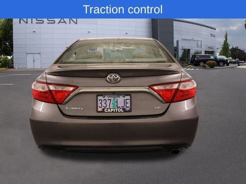 Used 2017 Toyota Camry SE image 5