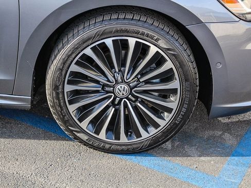 Used 2022 Volkswagen Passat 2.0T image 9