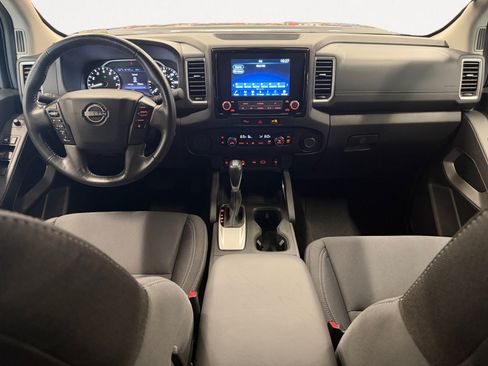 Used 2024 Nissan Frontier SV w/ SV Convenience Package RWD image 3