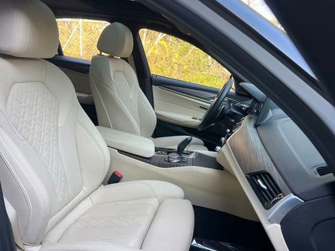 Used 2021 BMW 530i w/ Premium Package image 31