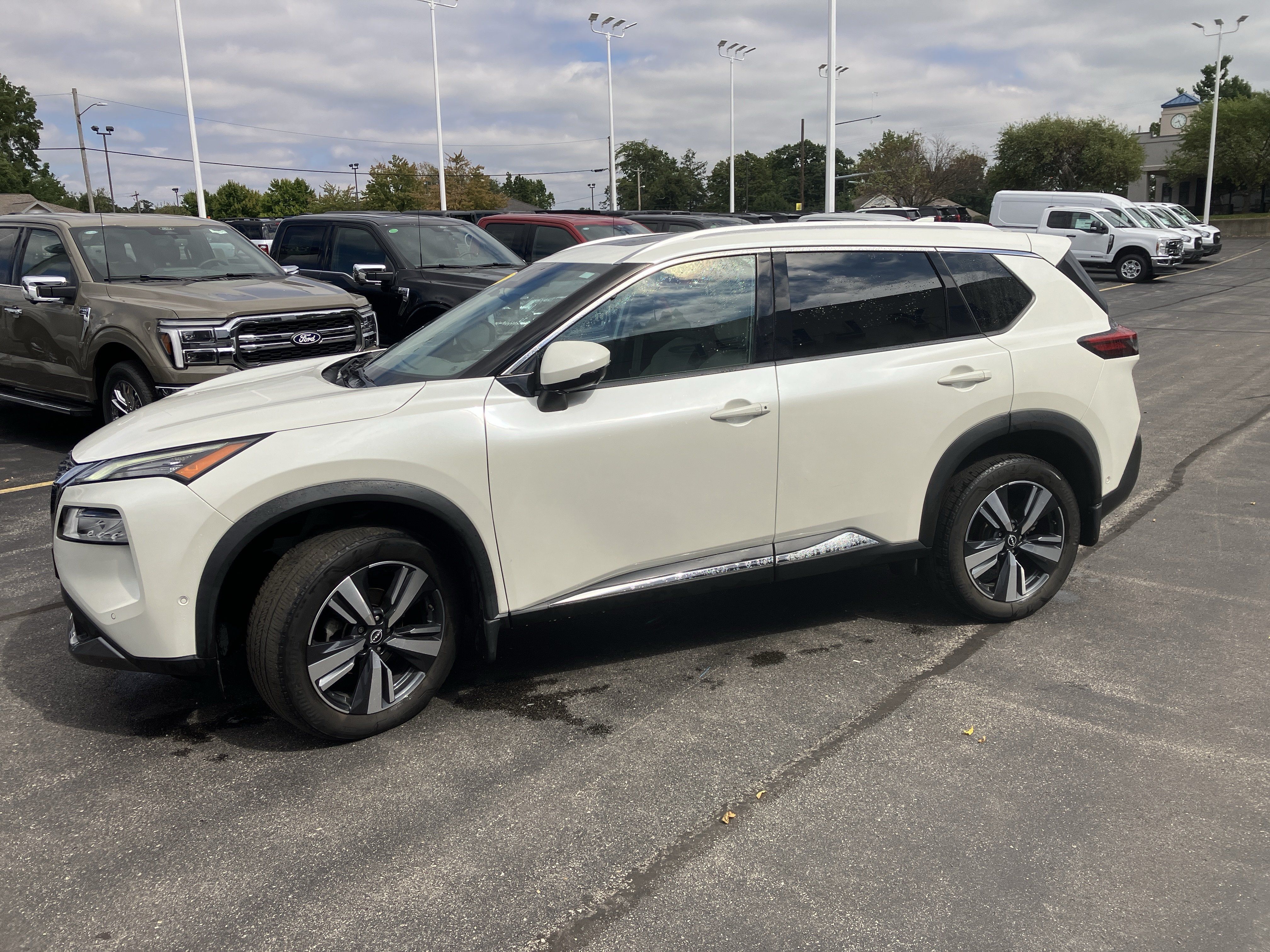 Used 2023 Nissan Rogue SL w/ SL Premium Package AWD/4WD image 4