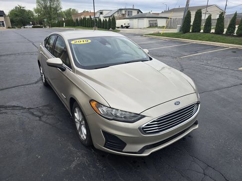 Used 2019 Ford Fusion SE FWD image 5