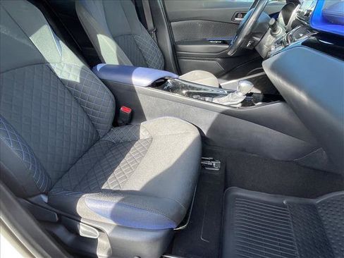 Used 2021 Toyota C-HR XLE image 11