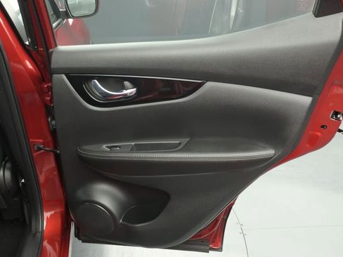 Certified 2022 Nissan Rogue Sport SV AWD/4WD image 18
