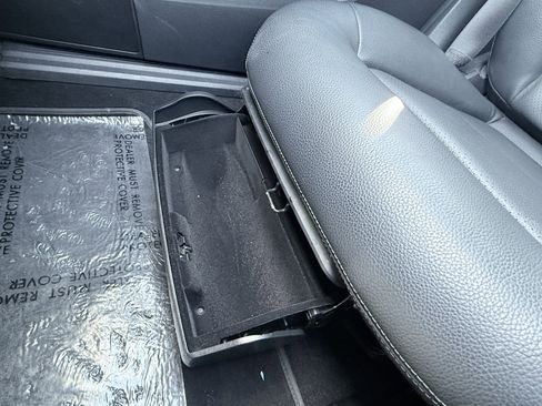 Used 2014 Mercedes-Benz E 350 Sedan image 17