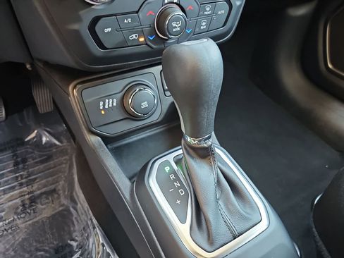 Used 2023 Jeep Renegade Latitude image 20