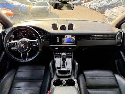 Used 2020 Porsche Cayenne Sport Utility 4D image 18