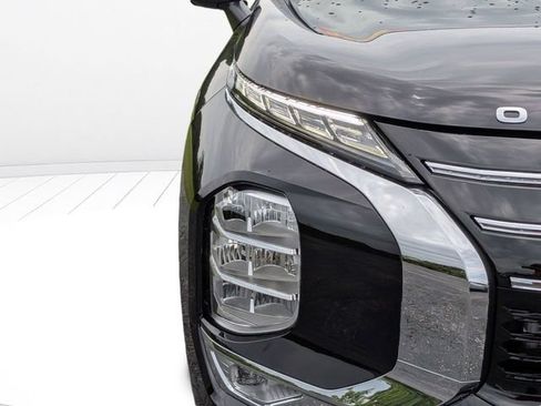 New 2026 Mitsubishi Outlander SE FWD image 9