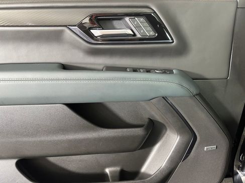 Used 2025 GMC Yukon AT4 w/ AT4 Premium Package image 22