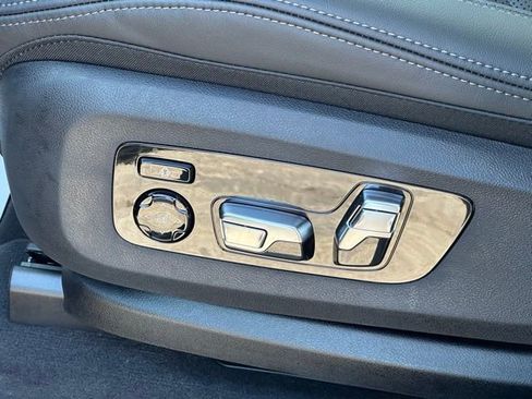 New 2026 BMW X7 xDrive40i w/ Premium Package image 23