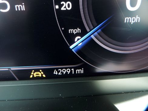 Used 2020 Volkswagen Tiguan SEL AWD/4WD image 28