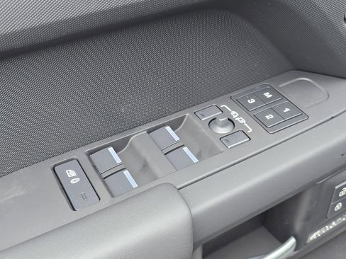 New 2026 Land Rover Defender 110 X-Dynamic SE AWD/4WD image 39