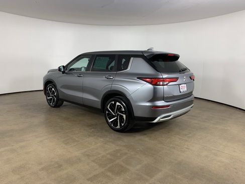 Used 2023 Mitsubishi Outlander SE image 15