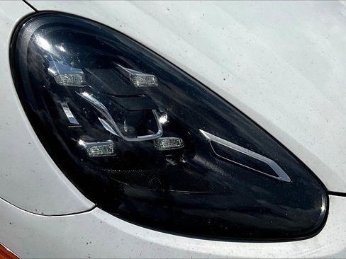 Used 2018 Porsche Cayenne Platinum Edition w/ Premium Package Plus image 27