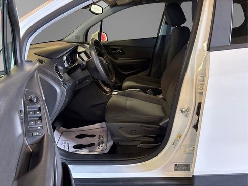 Used 2020 Chevrolet Trax LS w/ Tint and Cruise Package FWD image 9