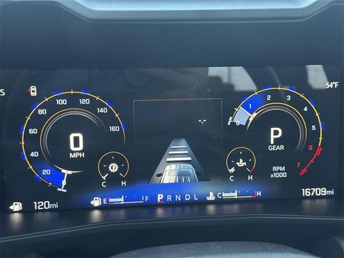 Used 2024 Chevrolet Colorado W/T image 10