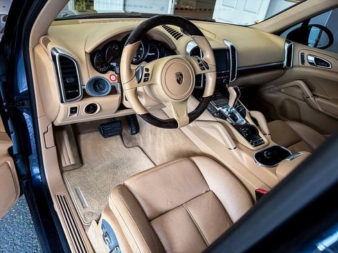 Used 2013 Porsche Cayenne Diesel AWD/4WD image 16