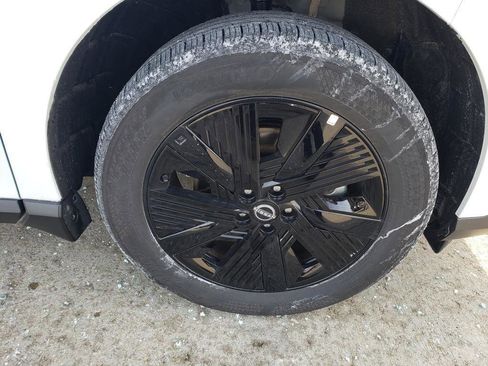 Certified 2025 Nissan Murano SV image 47