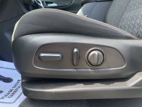 Used 2023 Chevrolet Equinox LT image 16