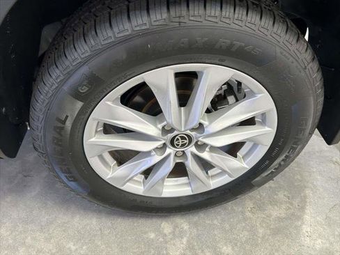 Certified 2024 Toyota Corolla Cross LE FWD image 9