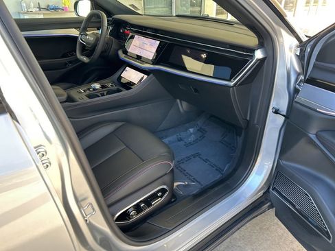 Used 2024 Jeep Wagoneer Launch Edition image 30