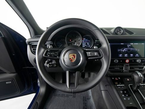 Certified 2026 Porsche Macan AWD/4WD image 18