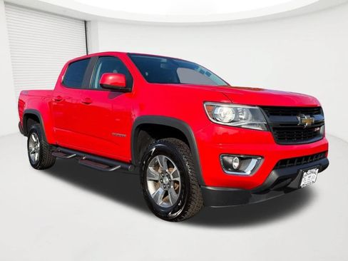 Used 2018 Chevrolet Colorado Z71 AWD/4WD image 3