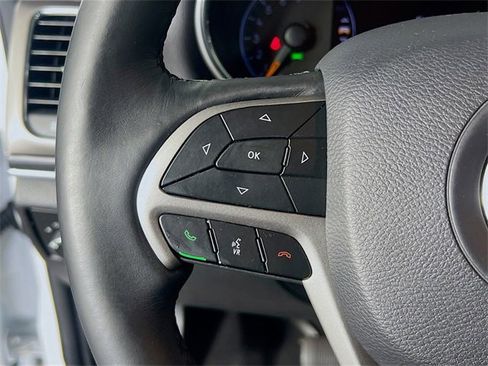 Used 2019 Jeep Grand Cherokee Limited image 16