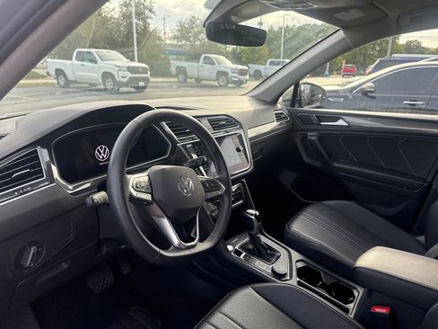 Used 2024 Volkswagen Tiguan SE AWD/4WD image 13