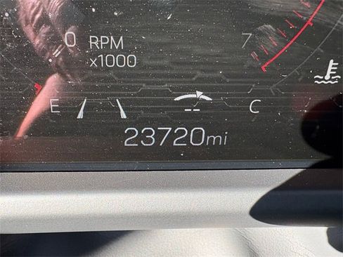 Used 2025 GMC Acadia Elevation image 14