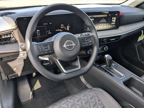 New 2025 Nissan Kicks SV w/ Charging Package FWD image 15