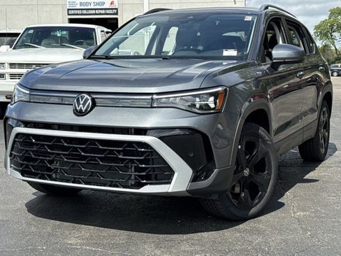 New 2025 Volkswagen Taos SEL image 30