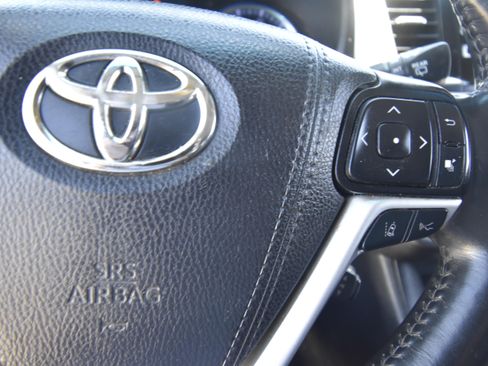 Used 2019 Toyota Highlander XLE FWD image 15