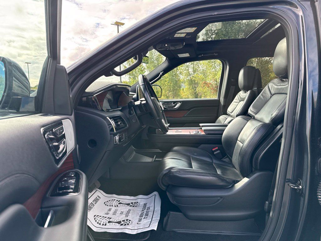 Used 2021 Lincoln Navigator L Reserve w/ Luxury Package AWD/4WD image 25