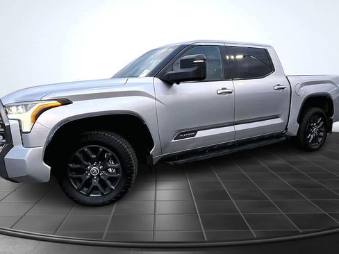 Used 2022 Toyota Tundra Platinum image 3