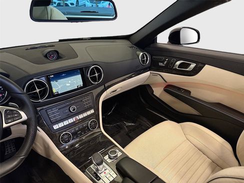 Used 2017 Mercedes-Benz SL 550 image 26