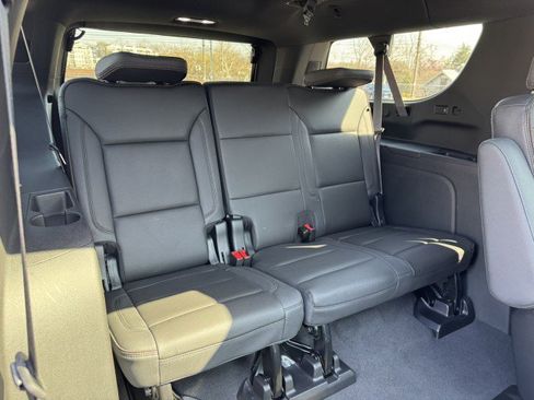 Used 2024 Chevrolet Suburban High Country w/ Advanced Technology Package image 20