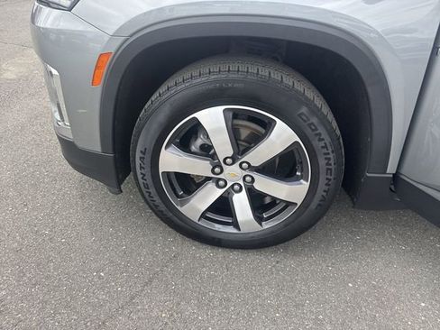 Certified 2023 Chevrolet Traverse LT w/ LT Premium Package AWD/4WD image 33