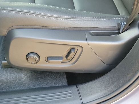 Certified 2026 Volvo XC40 B4 Core FWD image 27