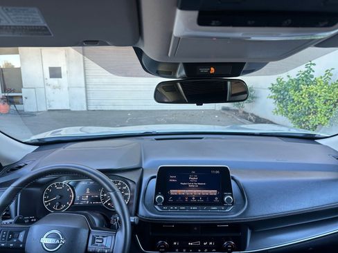 Used 2025 Nissan Rogue SV image 33